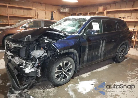 2022 Toyota Highlander Xle z USA, uszkodzony, nr VIN 5TDGZRBH0NS176370